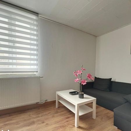 Charbonnel 1 B Charleroi-Airport Apartment Екстериор снимка