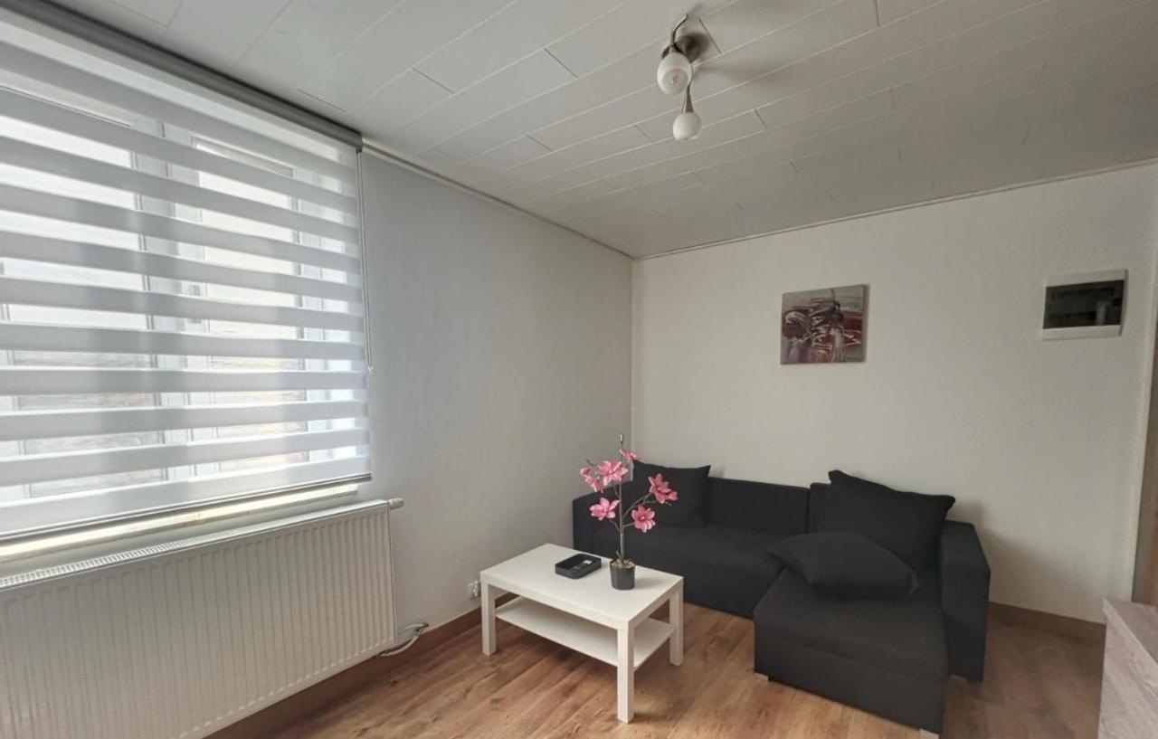 Charbonnel 1 B Charleroi-Airport Apartment Екстериор снимка