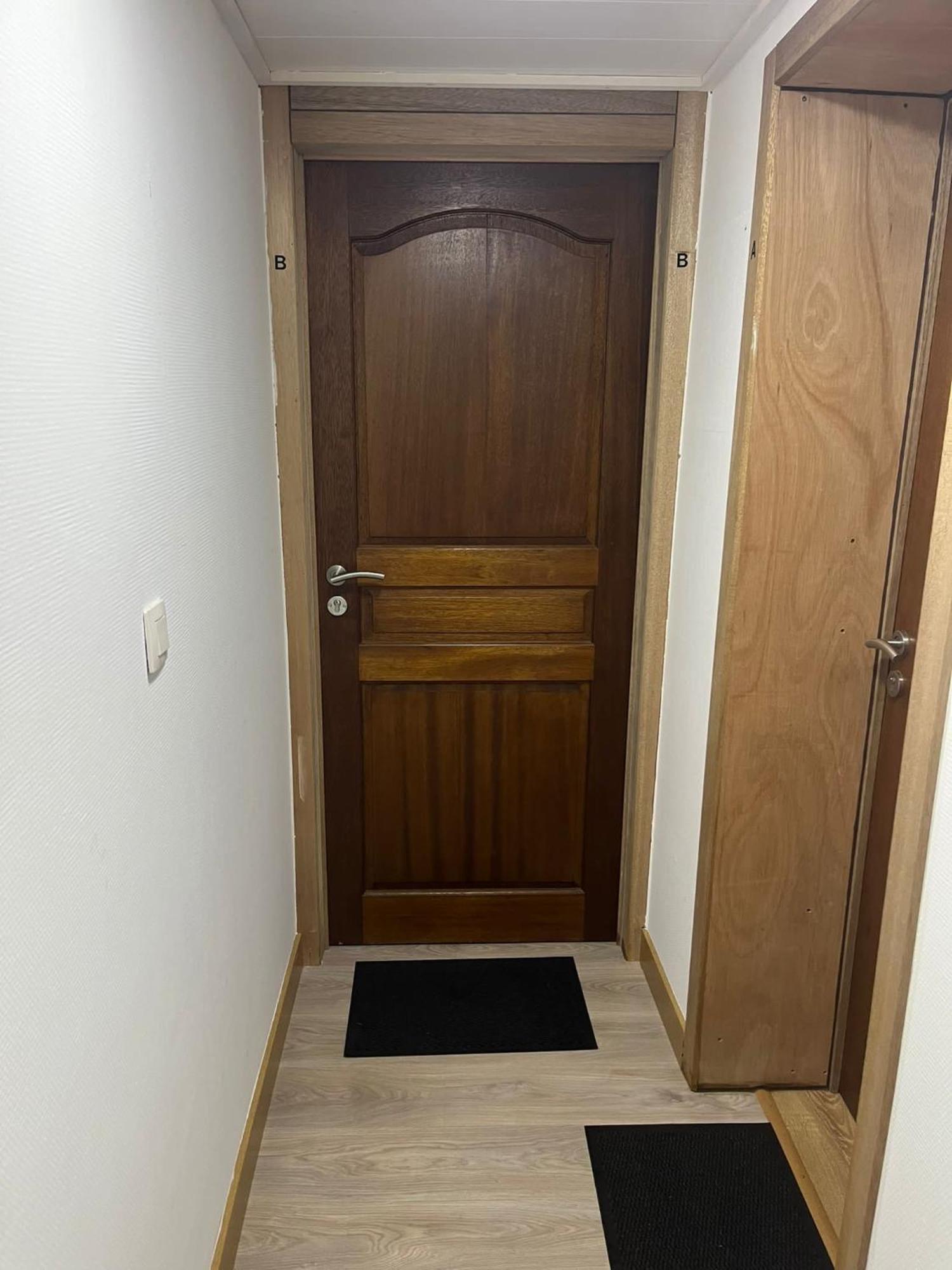 Charbonnel 1 B Charleroi-Airport Apartment Екстериор снимка