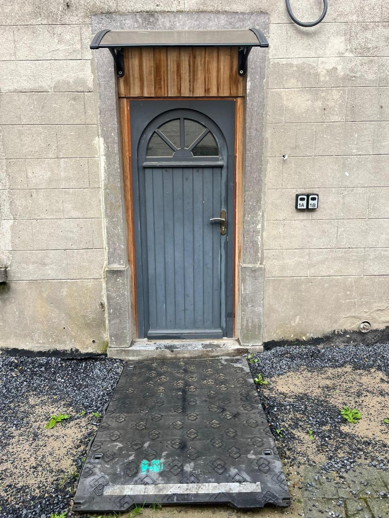 Charbonnel 1 B Charleroi-Airport Apartment Екстериор снимка